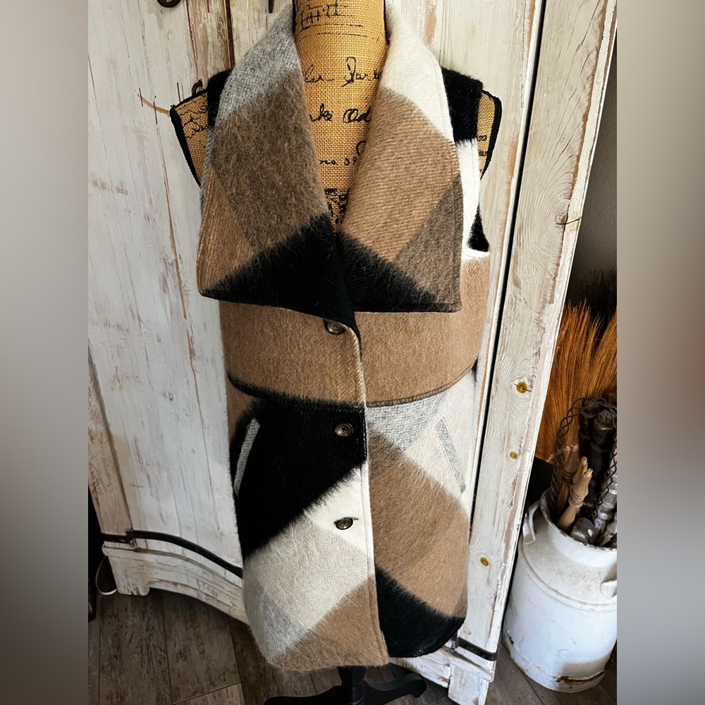 Elevenses by Anthropologie Buffalo plaid soft vest - Picture 7 of 11